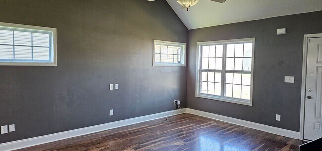Building Photo - Near Dover Rd. Close to Post! 3 Bed/2 Bath...