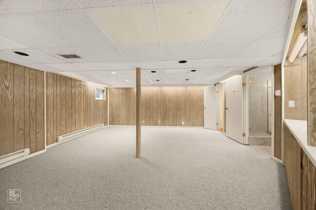 Building Photo - 1002 Hobson Dr