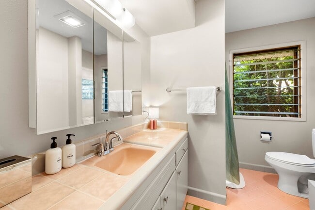 Building Photo - Mid-Century Classic! 3bd/3ba 2700 sf Short Term- FULLY FURNISHED!