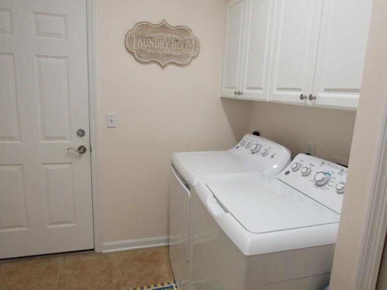 Interior laundry - 1942 Turnbull Lakes Dr