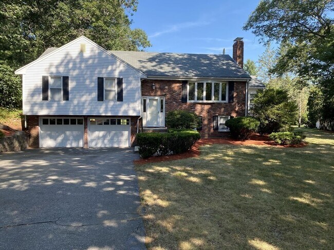 Primary Photo - 2 Sparhawk Dr