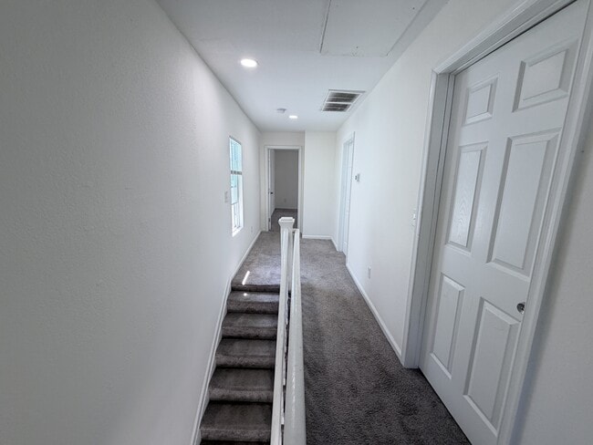 Building Photo - 907 Rugby St