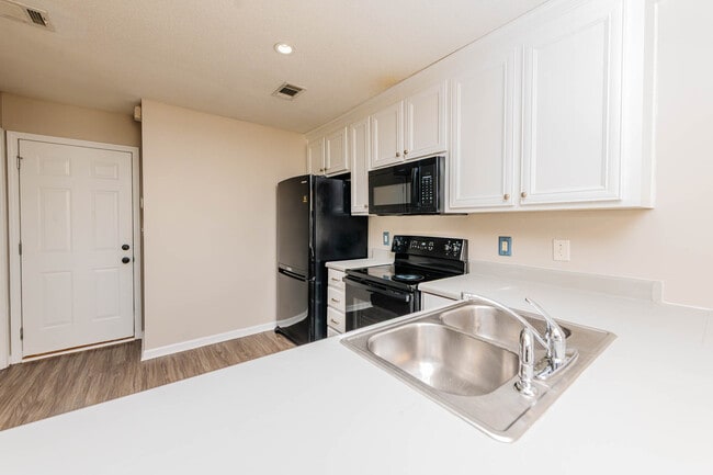 Building Photo - 321 Grand Ave