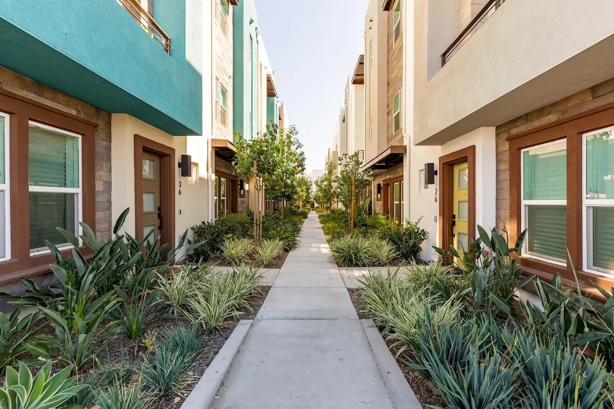 Building Photo - 927 E Mason Ln