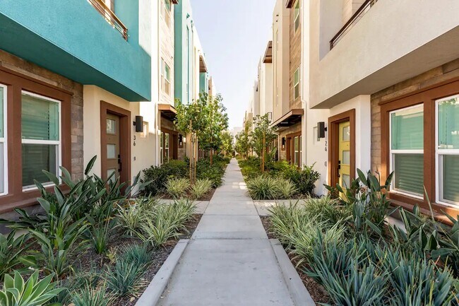 Building Photo - 927 E Mason Ln