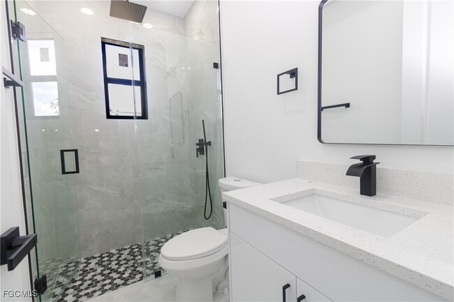 Building Photo - 849 Duplex St E