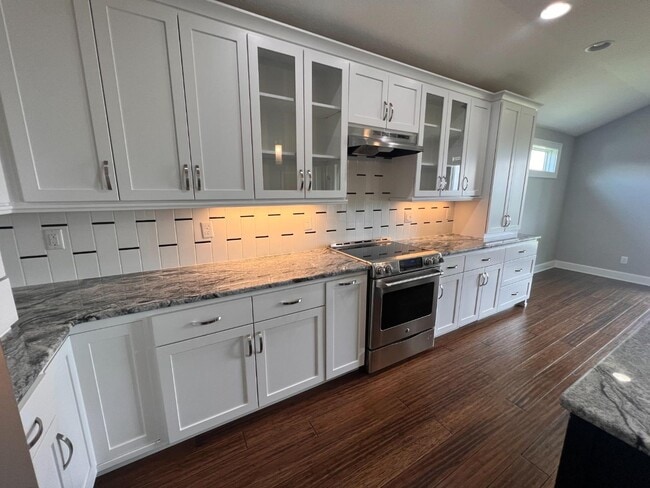 Building Photo - 627 N Daylily Dr