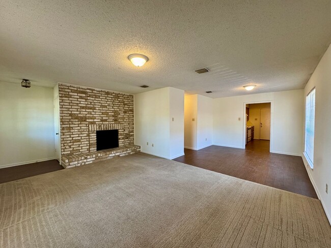 Building Photo - Duplex