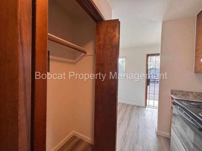 Building Photo - 1516 South Ct