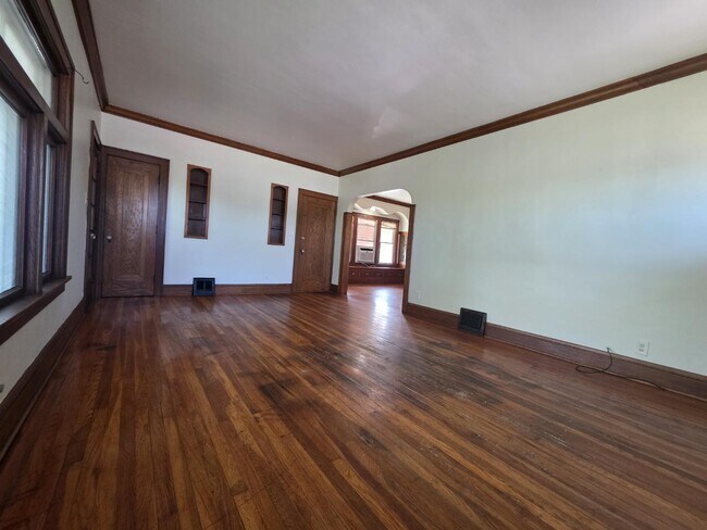 Building Photo - 4878 E 93rd St