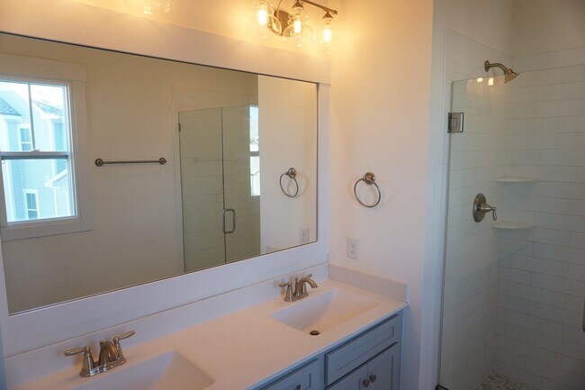 Building Photo - 3BR/3.5BA End Unit Townhome in Summerwalk!  $2,975/month - Pet friendly*