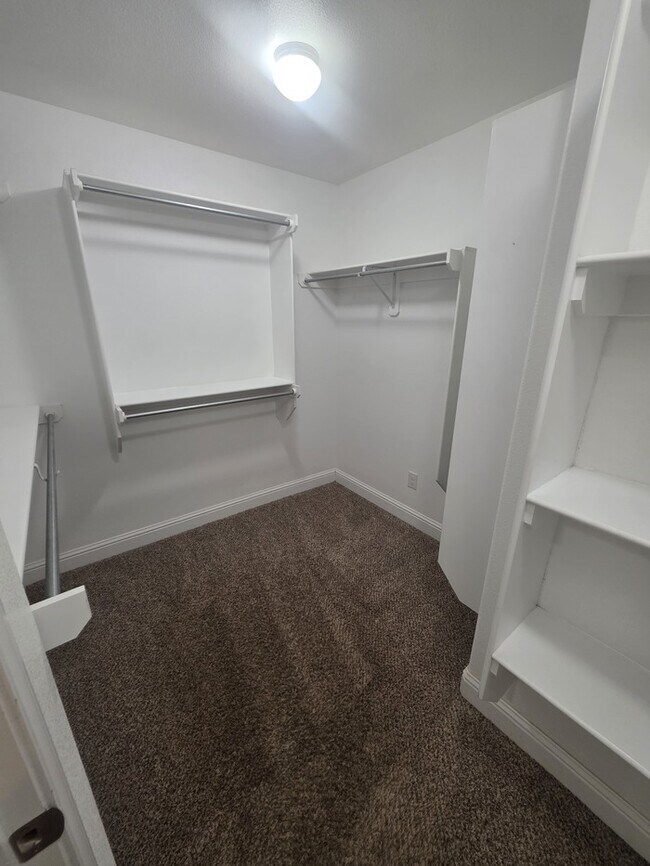 Building Photo - 3 bed 2 bath home with 2 car garage in Legends Park!