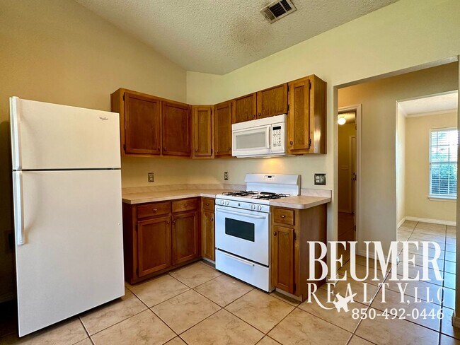 Building Photo - Beautiful 3Bed/2Bath Home Close to Correy ...