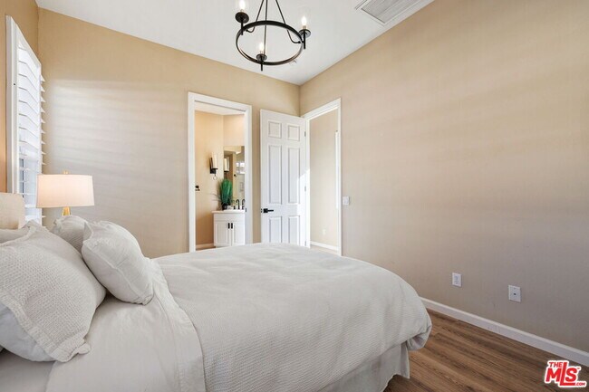 Building Photo - 4 Cartier Ct