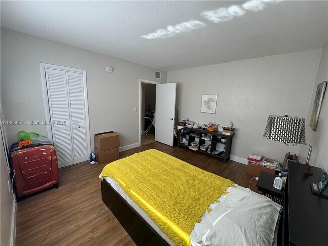Building Photo - 115 Calabria Ave