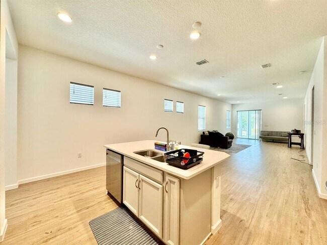 Building Photo - 827 Winterside Dr