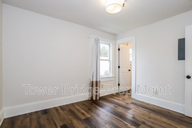 Building Photo - 1106 G St