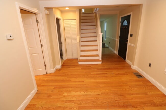 Building Photo - 254 Broadway