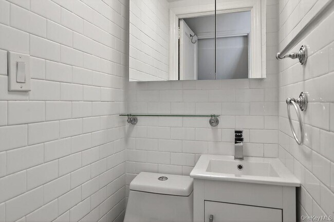 Building Photo - 155 White Rd
