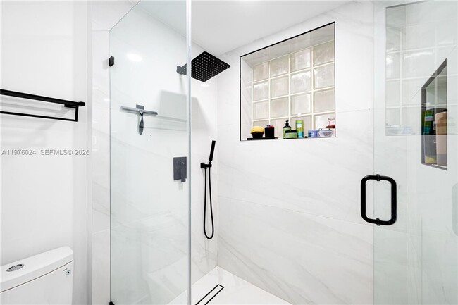 Building Photo - 3255 NE 184th St