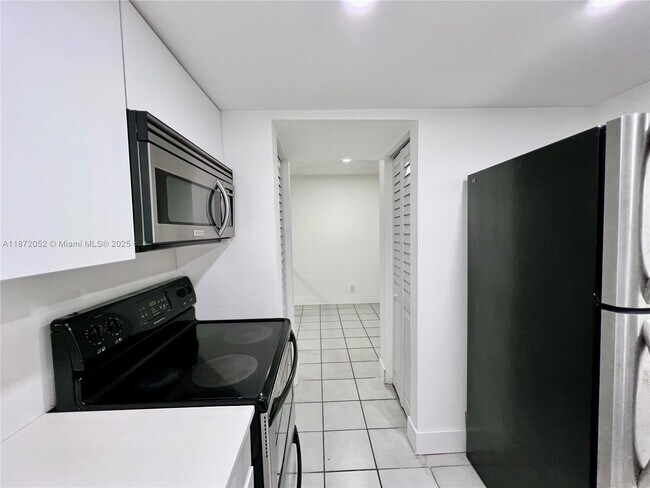 Building Photo - 805 SW 30th St