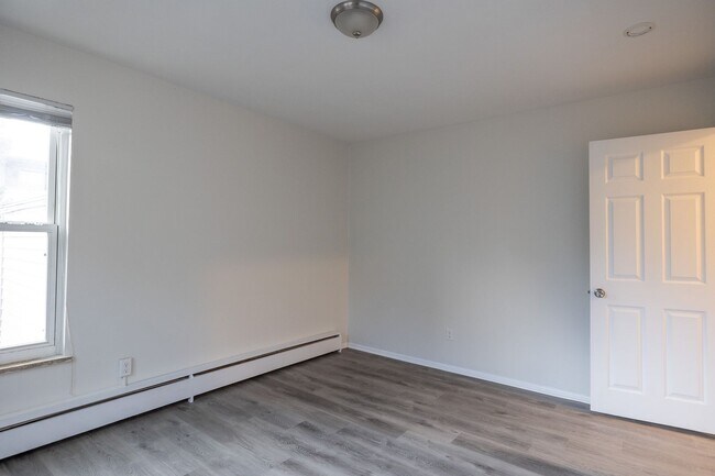 Building Photo - East Boulder - Spacious 2BR/1BA