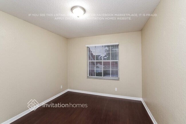 Building Photo - 10254 Serene Meadow Dr N