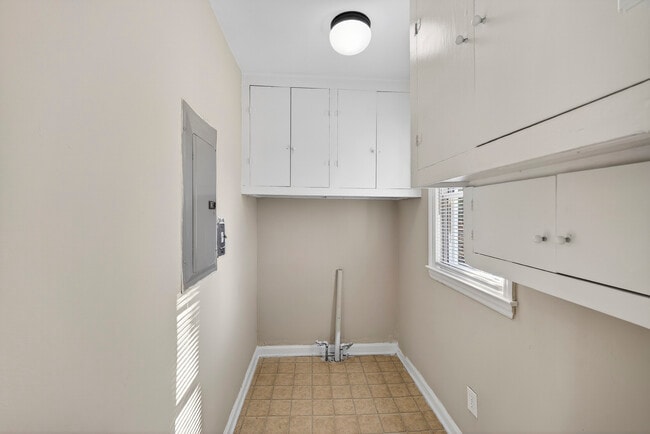 Building Photo - 2221 Woodward Ave