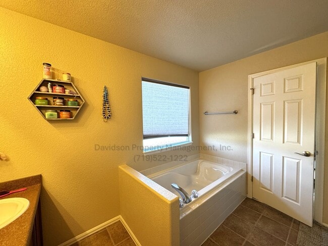 Building Photo - Gorgeous 4 Bedroom House in Falcon