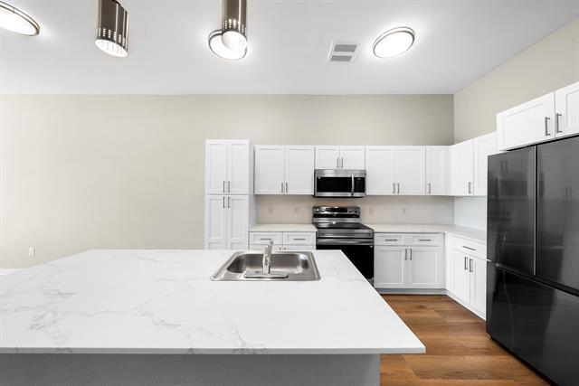 Building Photo - 3522 Main St