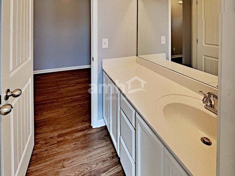 Building Photo - 1116 Selous Dr