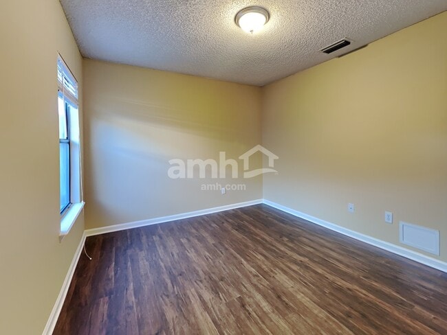 Building Photo - 3753 Woodbriar Dr