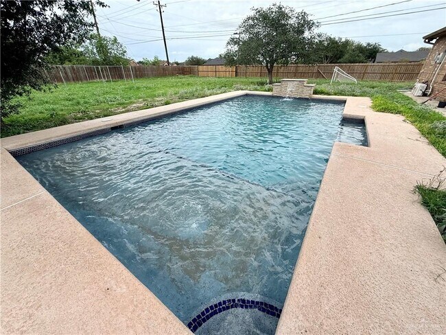 Building Photo - 18 Marble St