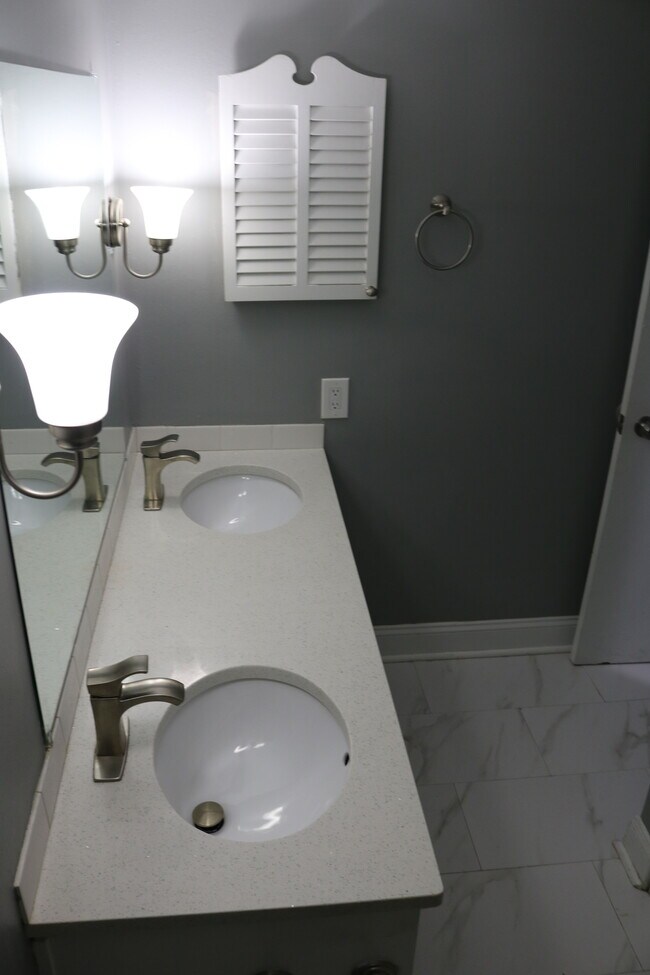 Building Photo - 4032 Clark Ave