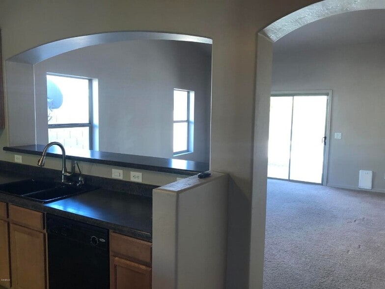 Building Photo - 743 E Wolf Hollow Dr