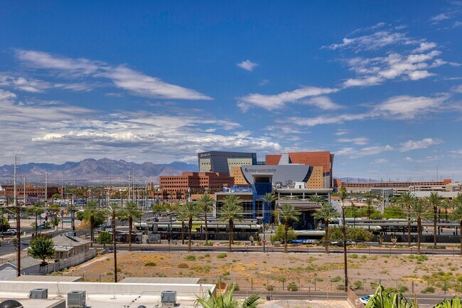 Building Photo - Fully Furnished Spacious One Bedroom - Downtown Las Vegas