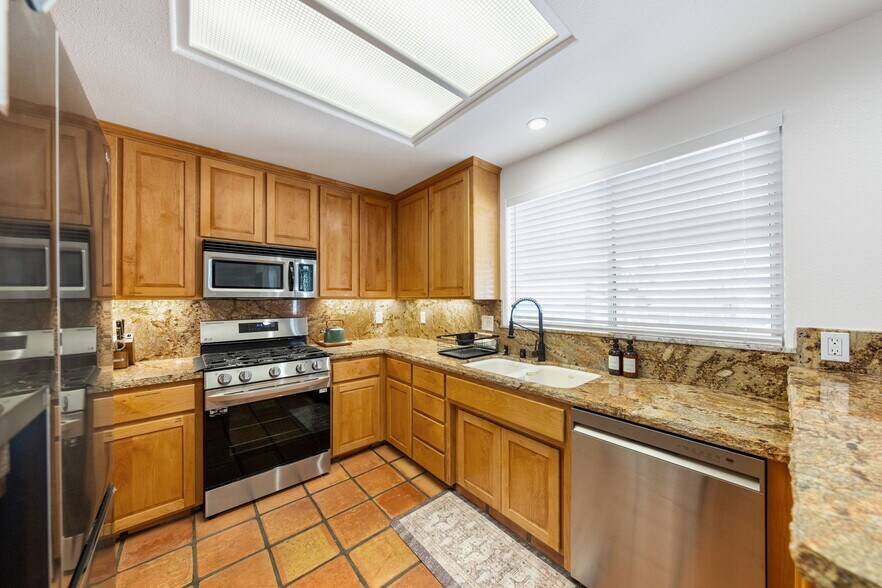 Building Photo - 58328 Bonanza Dr