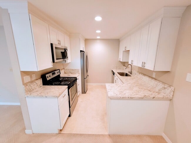 Building Photo - 3076 Fostoria Cir