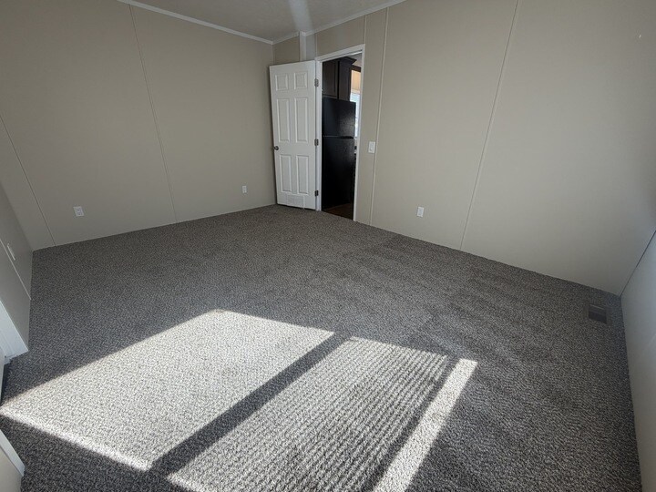 Building Photo - 38127 Ducharme Dr