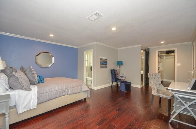 Building Photo - 867 Carlingford Ln