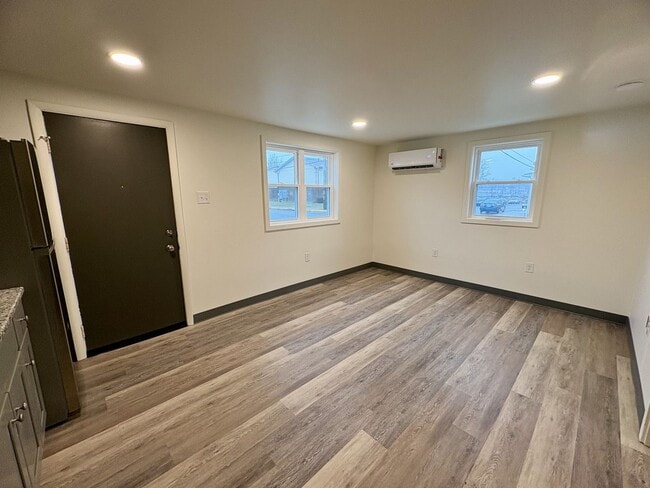 Building Photo - 202 S Lawrence St