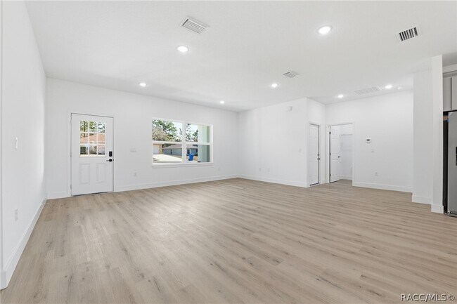 Building Photo - 2275 W Linden Dr