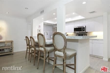 Building Photo - 2 br, 3 bath House - 851 N Kings Rd Apt 101