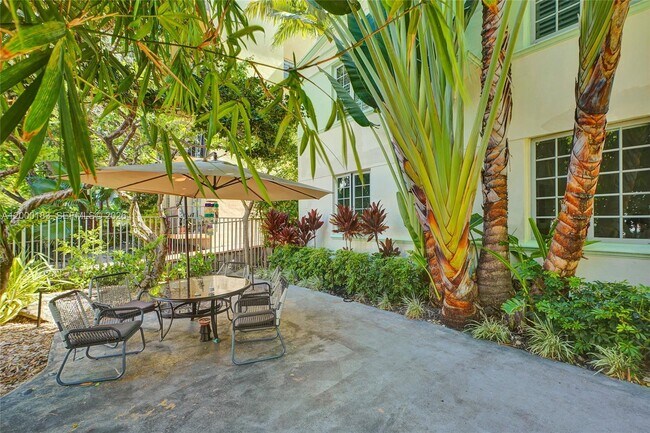 Building Photo - 815 Euclid Ave