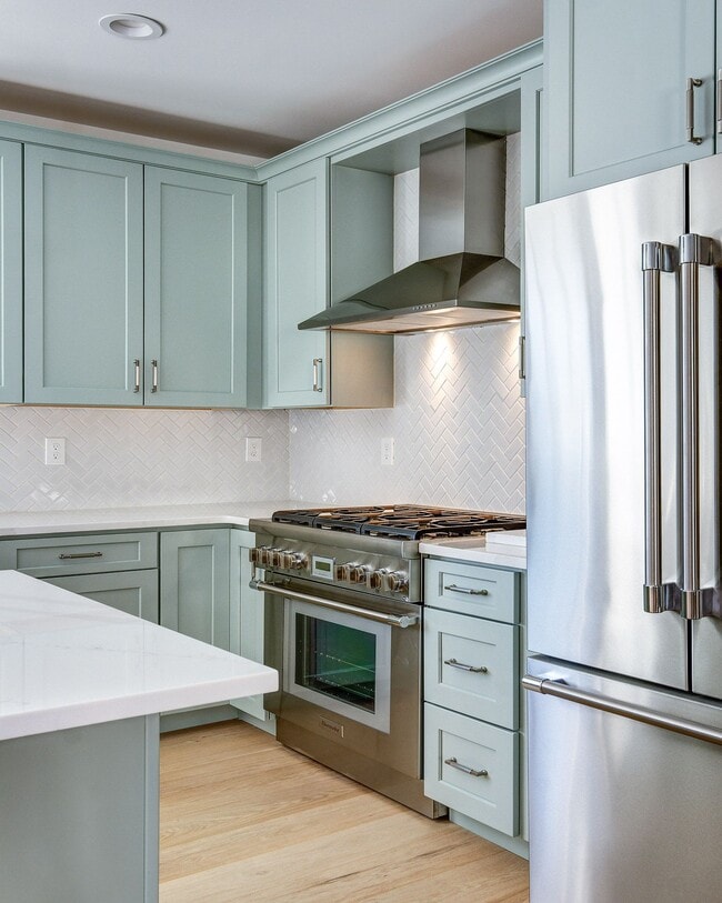 Building Photo - 20 E Redman Ave