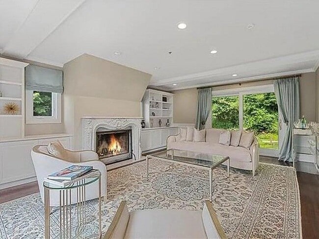 Building Photo - 777 Armonk Rd
