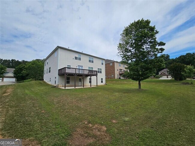 Building Photo - 3755 Long Lake Dr