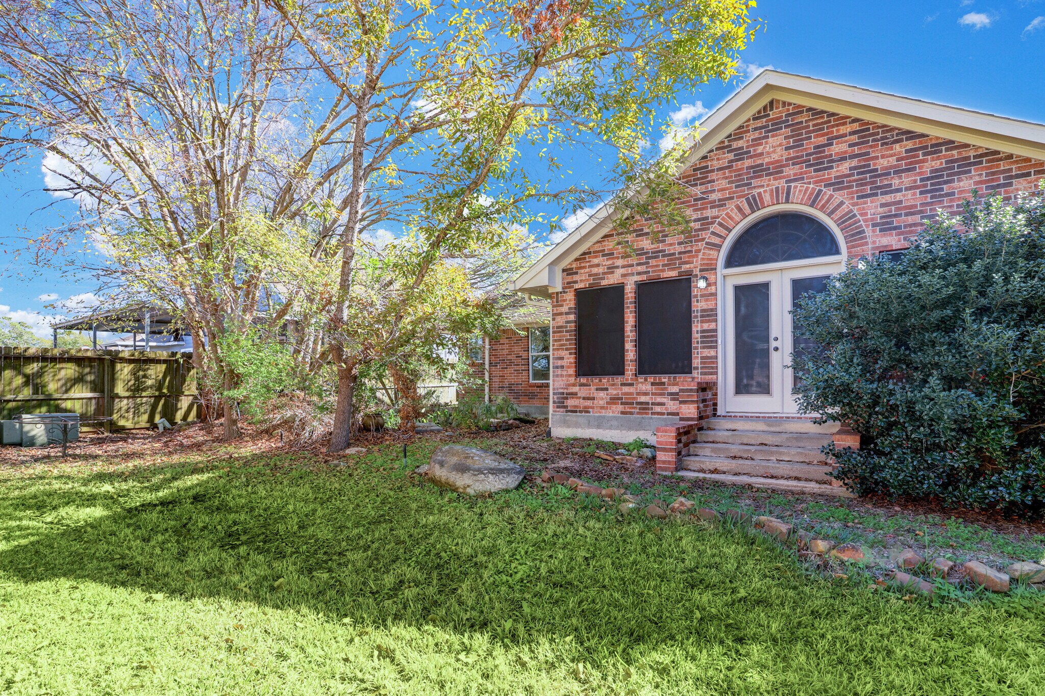 Building Photo - 7098 Shadow Lake Dr