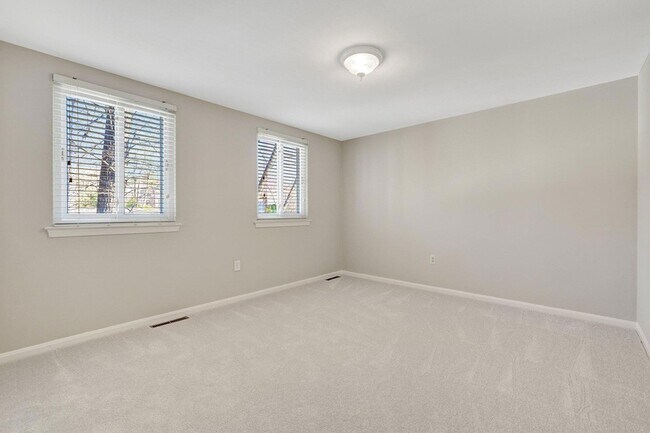 Building Photo - 2015 Freedom Ln