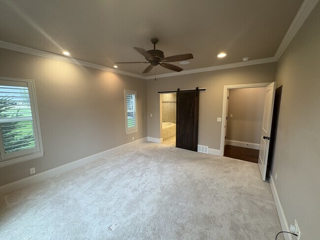 Building Photo - 431 N Fairway Dr